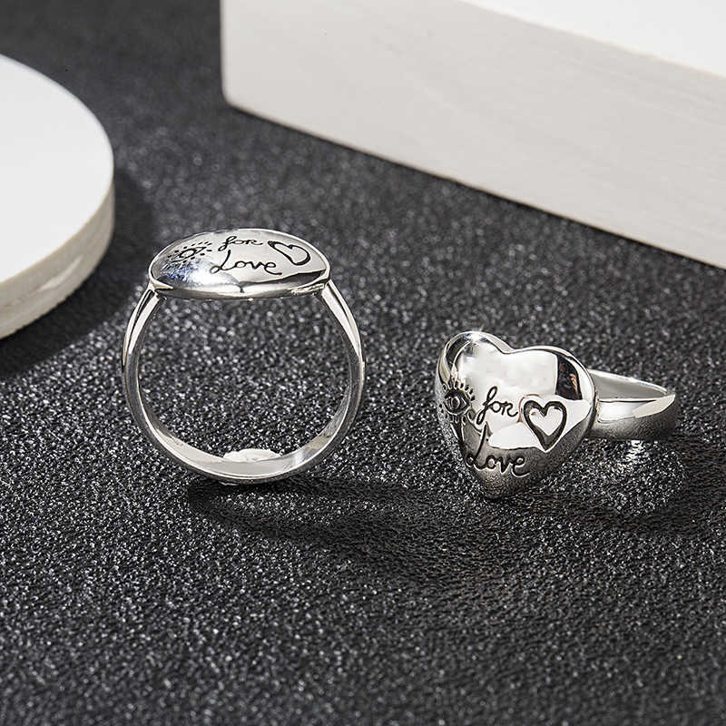 Chaozhou Ancient Family Carved Flower and Bird Heart Fearless Sterling Silver Love Couple Ring
Chaozhou Ancient Family Carved Flower and Bird Heart Fearless Sterling Silver Love Couple Ring