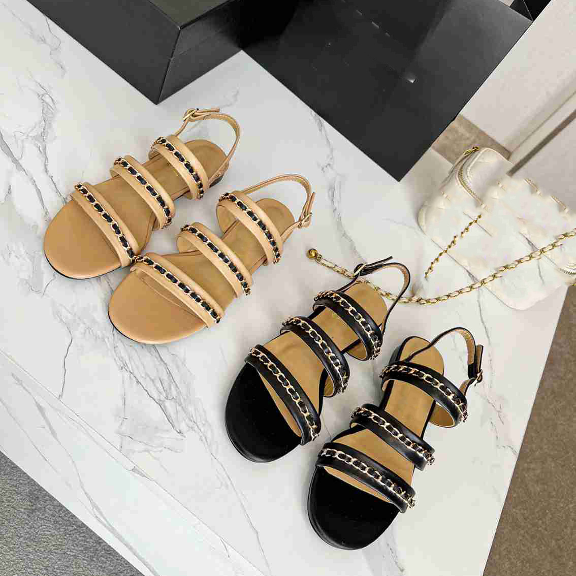 Designer Channel Sandals Woman Slipper Leather Low Heel Sandals Womens Ccity Slide Casual Shoes Women Platform Flip Flops sdgxv
Designer Channel Sandals Woman Slipper Leather Low Heel Sandals Womens Ccity Slide Casual Shoes Women Platform Flip Flops sdgxv