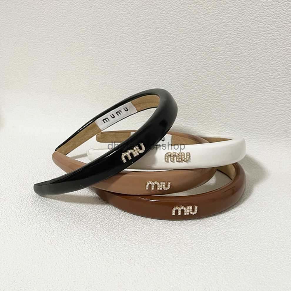 Luxury Barrettes Designer Women Diamond Pearls Hair Hoop Brand Classic Simple Style Headband Korean Autumn Leisure Hairclips Fashion Hairpin Hair Clips, Khaki
Luxury Barrettes Designer Women Diamond Pearls Hair Hoop Brand Classic Simple Style Headband Korean Autumn Leisure Hairclips Fashion Hairpin Hair Clips, Khaki