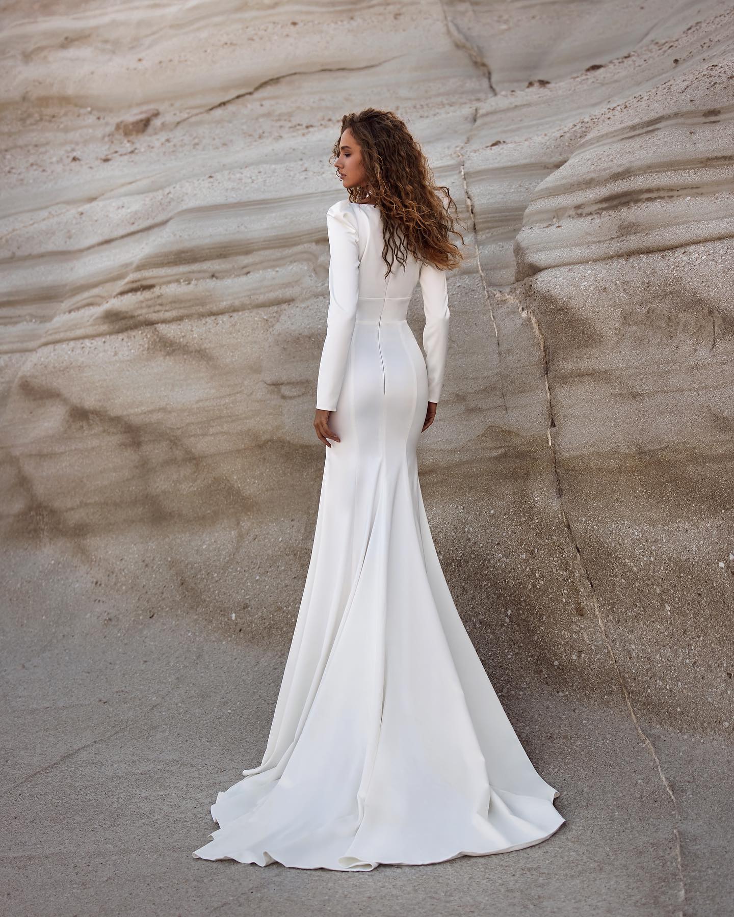 Milla Nova Mermaid Dresses V Neck Long Sleeves Wedding Dress Sweep Train Zipper Back Wedding Bridal Gowns 0516