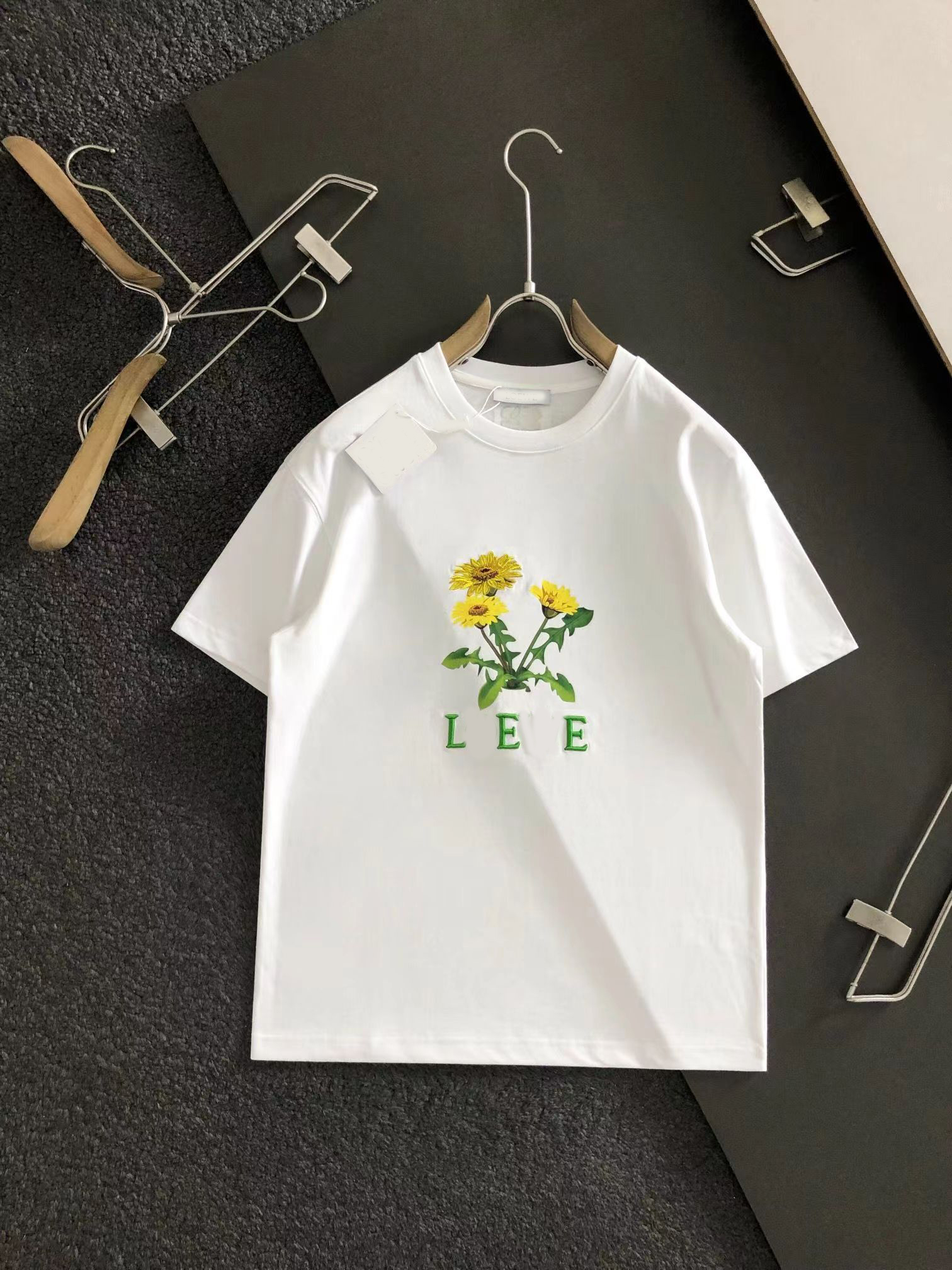 23SS designer summer two-color flower round neck short-sleeved T-shirt couple fashion all-match half-sleeved top M-XXXL, Black
23SS designer summer two-color flower round neck short-sleeved T-shirt couple fashion all-match half-sleeved top M-XXXL, Black
