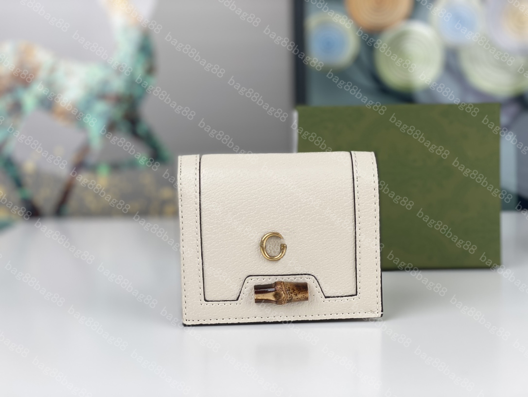 Designers wallet bifold wallets mens Womens White Jumbo card case holders coin purse 658244 Card Case Purse For Women, Contact me
Designers wallet bifold wallets mens Womens White Jumbo card case holders coin purse 658244 Card Case Purse For Women, Contact me