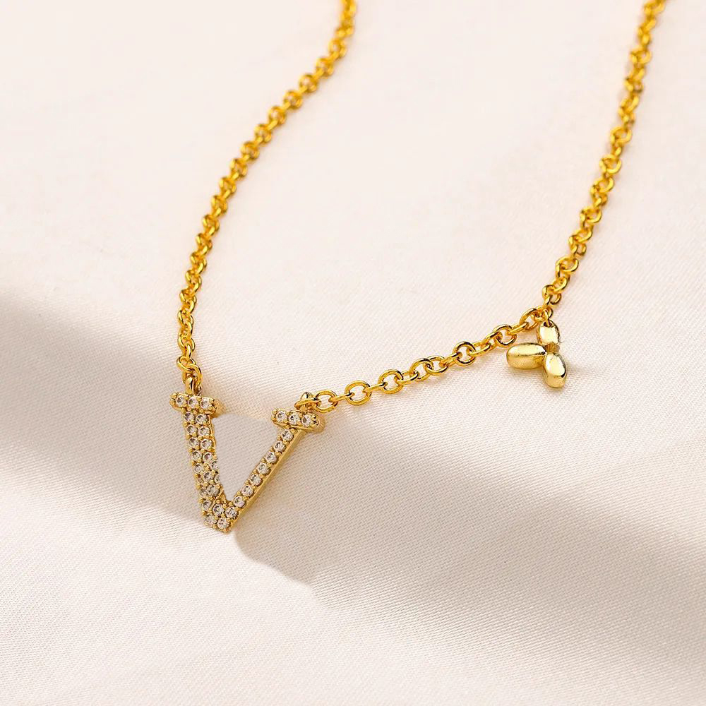 Luxury Designer 18K gold plated pendant necklace bead chain for men and women trendy jewelry fashion accessories gifts never tarnish
Luxury Designer 18K gold plated pendant necklace bead chain for men and women trendy jewelry fashion accessories gifts never tarnish