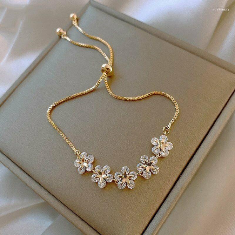 Link Bracelets 2023 Korean Fashion Luxury Crystal Flower Cubic Zirconia Pendant Bracelet Women Round Butterfly Shiny Rhinestone Bangle
Link Bracelets 2023 Korean Fashion Luxury Crystal Flower Cubic Zirconia Pendant Bracelet Women Round Butterfly Shiny Rhinestone Bangle