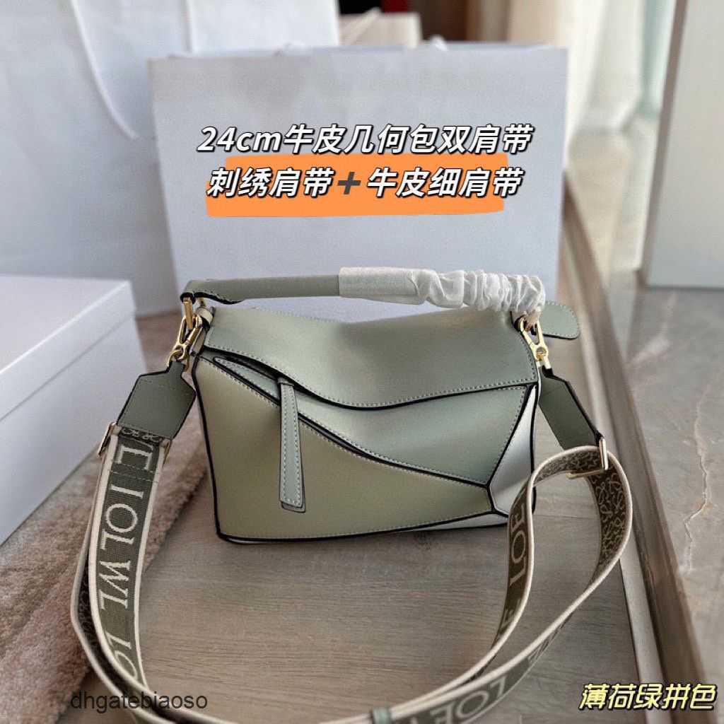 Puzzle Loews Bags Designer Outdoor Handbag Bag Geometry Embroidery Girl Shoulder Strap Splice Large Capacity, Contrast shoulder straps
Puzzle Loews Bags Designer Outdoor Handbag Bag Geometry Embroidery Girl Shoulder Strap Splice Large Capacity, Contrast shoulder straps