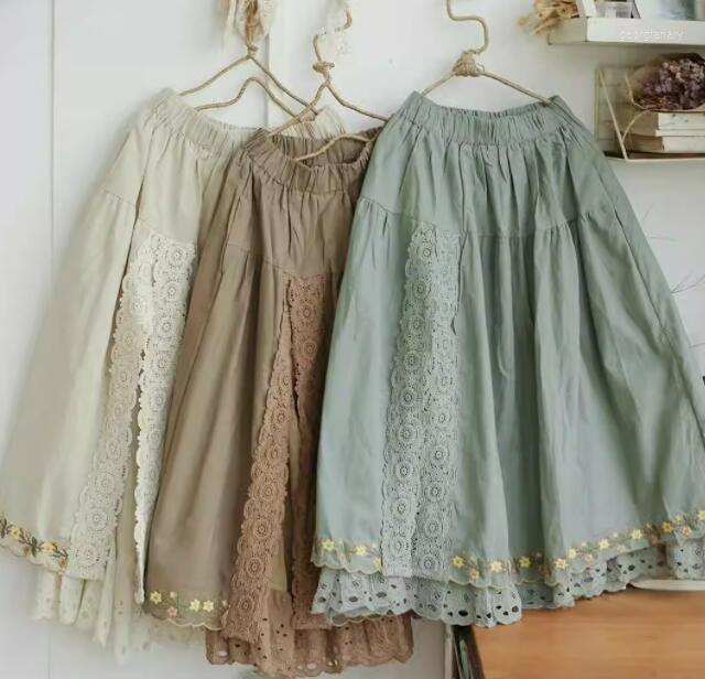 Skirts Vintage Women's Elastic Waist Embroidery Hollow Lace Long Skirt Gypsy Kawaii Midi Faldas Mujer Faldones Para Casual, Color 2
Skirts Vintage Women's Elastic Waist Embroidery Hollow Lace Long Skirt Gypsy Kawaii Midi Faldas Mujer Faldones Para Casual, Color 2
