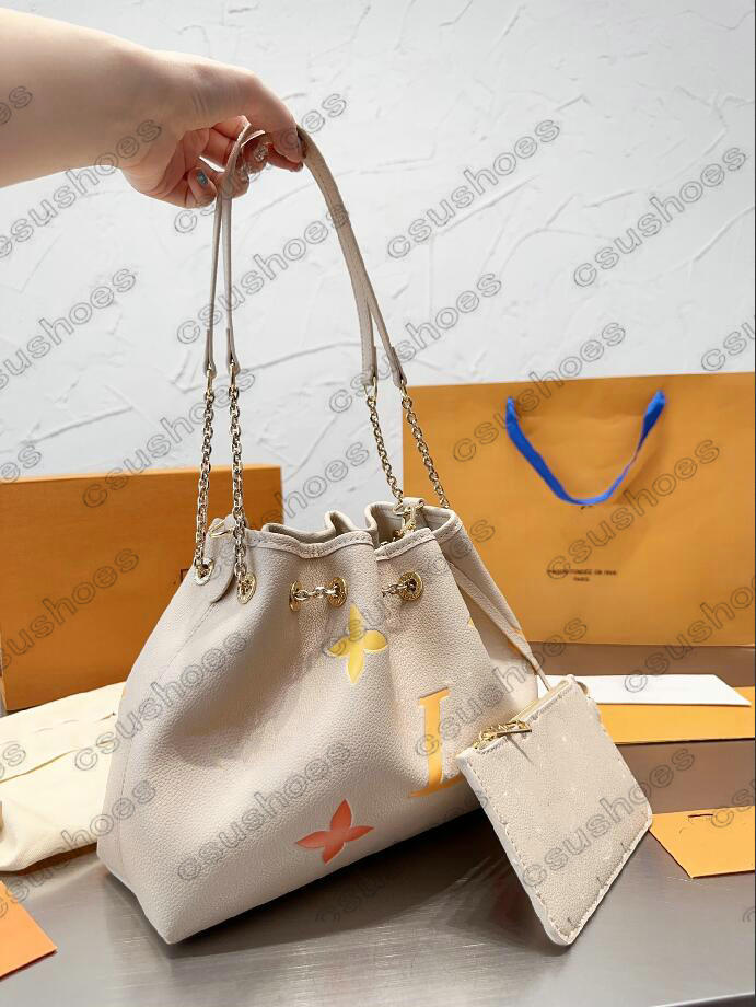 23ss BY THE POOL Summer Bundle Bucket Bag 2 pcs Degrade Womens Designer Drawstring Handbag With Removable Zipper Pouch Degrade Neutral Cross Body Chains Shoulder Bag
23ss BY THE POOL Summer Bundle Bucket Bag 2 pcs Degrade Womens Designer Drawstring Handbag With Removable Zipper Pouch Degrade Neutral Cross Body Chains Shoulder Bag