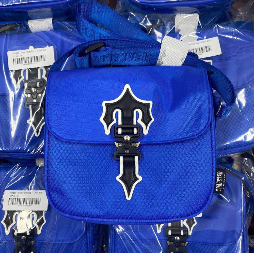 Shoulder Bags Designer Trapstar Men Women Crossbody Street Trend Messenger Bag Oxford Handbags Casual Sports Waist Purses Bumbag Phone Tidal flow design 52ess, Color 1 blue/black
Shoulder Bags Designer Trapstar Men Women Crossbody Street Trend Messenger Bag Oxford Handbags Casual Sports Waist Purses Bumbag Phone Tidal flow design 52ess, Color 1 blue/black