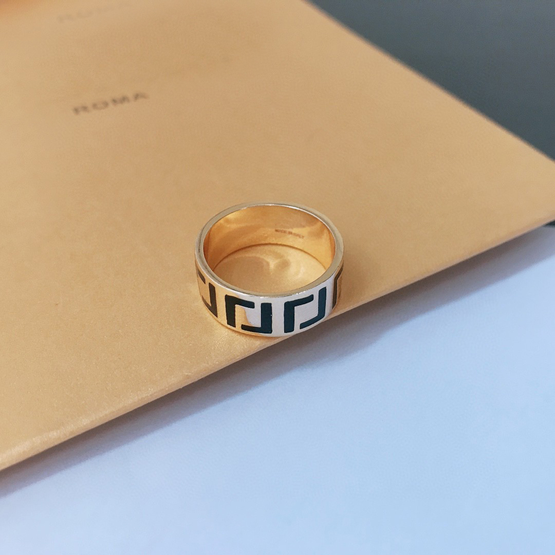 Elegant Gold Rings Various Options Designer Luxury Women's Jewelry Minimalist Design Trend Brand Steel Printed Vintage Alloy Couple Ring
Elegant Gold Rings Various Options Designer Luxury Women's Jewelry Minimalist Design Trend Brand Steel Printed Vintage Alloy Couple Ring
