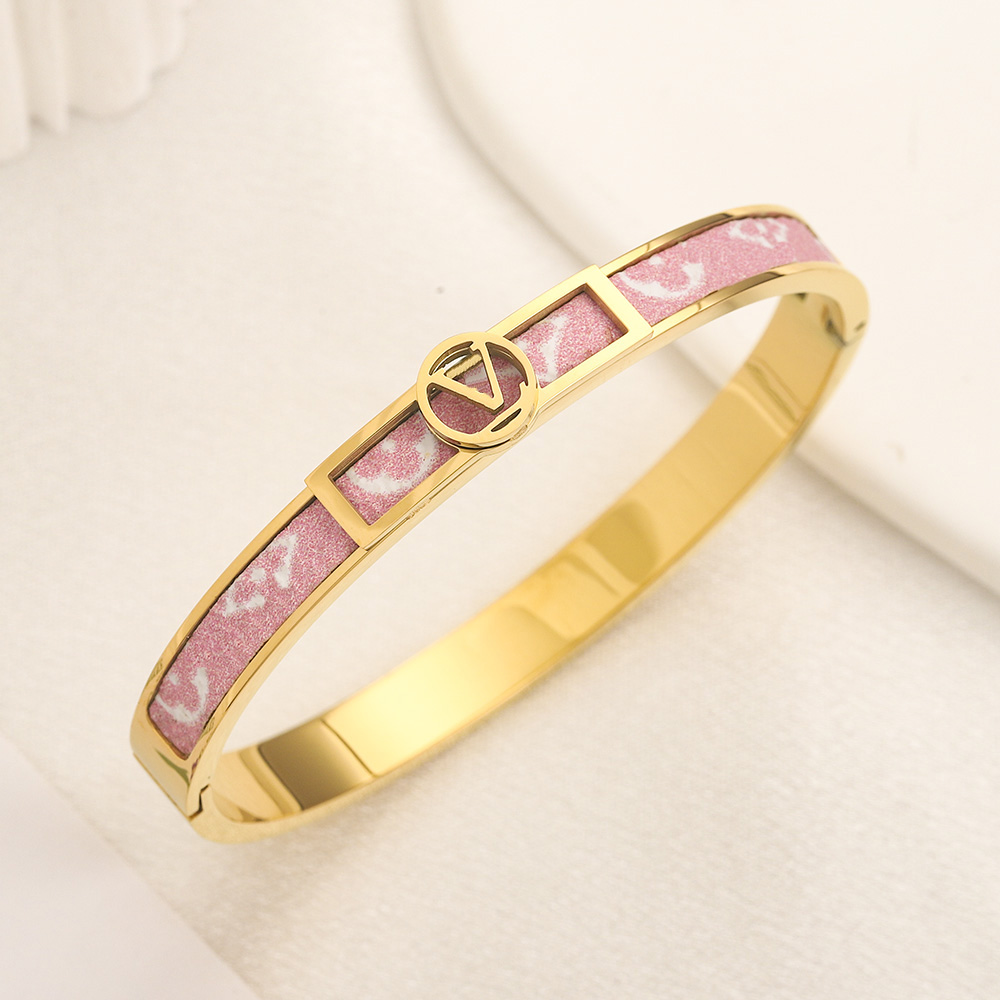 New Gift Flower Leather Bracelet 2023 Wedding Travel Designer Bracelet 18K Gold Correct Logo With Inside Stamp High Quality Classic Color Bracelet Not Fade jewelry
New Gift Flower Leather Bracelet 2023 Wedding Travel Designer Bracelet 18K Gold Correct Logo With Inside Stamp High Quality Classic Color Bracelet Not Fade jewelry