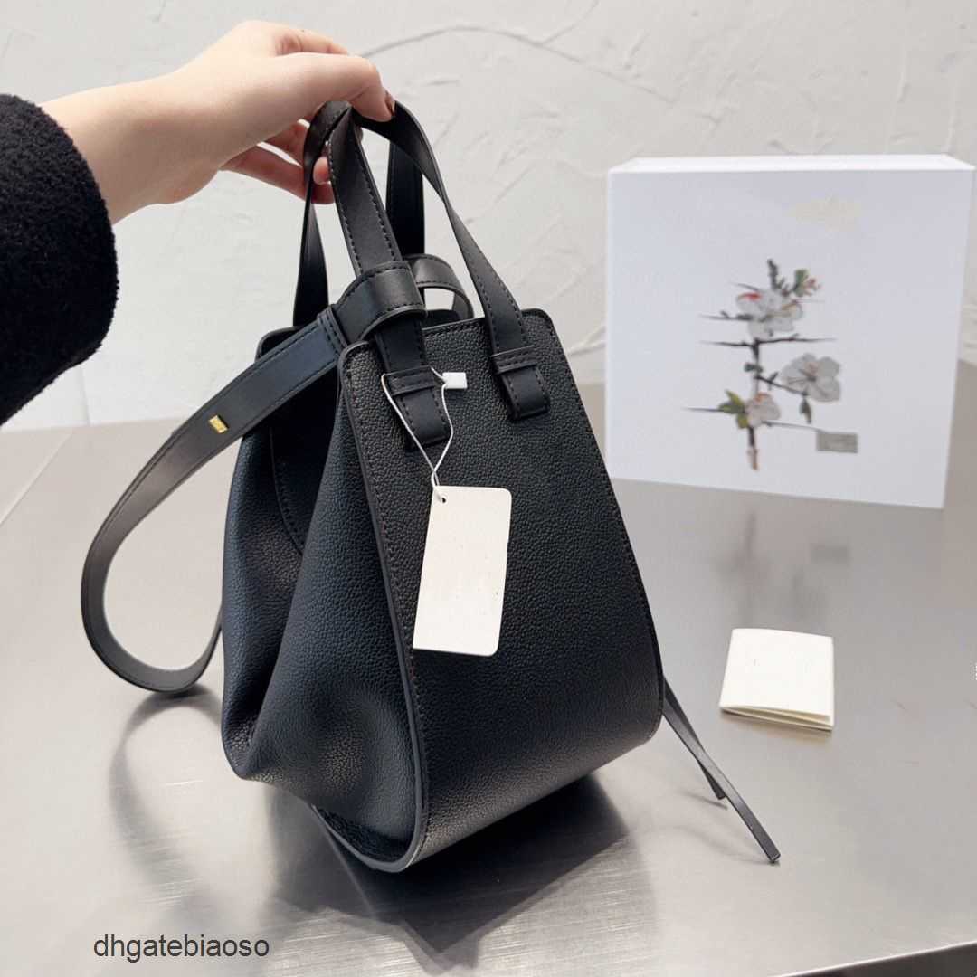Designer Wide Large Girl Glazed Bags Loews Handbag Outdoor Shoulder Strap Crossbody Cowhide Bag Embroidery Capacity Qqa8, Pearl grey
Designer Wide Large Girl Glazed Bags Loews Handbag Outdoor Shoulder Strap Crossbody Cowhide Bag Embroidery Capacity Qqa8, Pearl grey