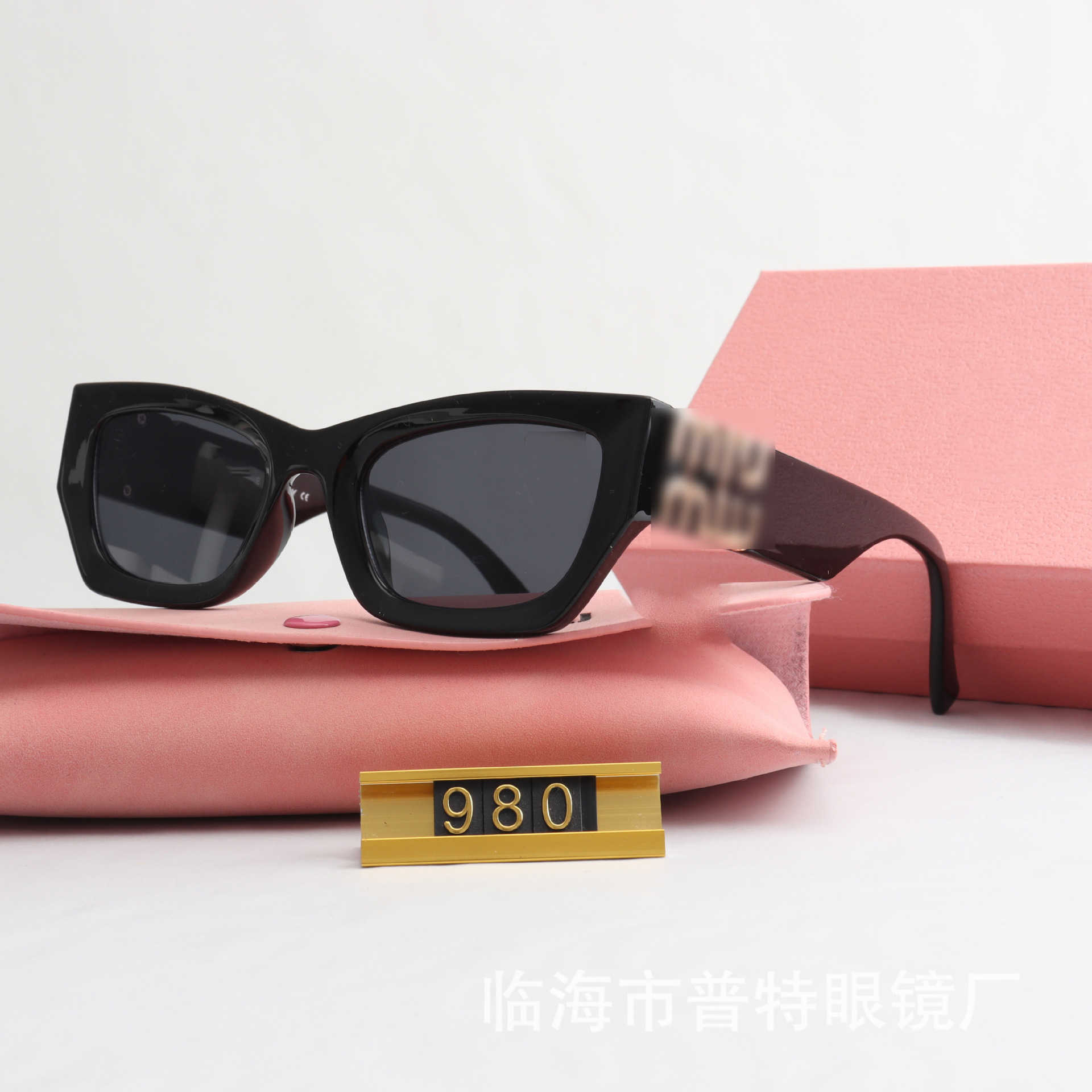 New Korean Version Small Oval Frame Square Women's Net Red Personality Large Face Slim Fashion Sunglasses Batch
New Korean Version Small Oval Frame Square Women's Net Red Personality Large Face Slim Fashion Sunglasses Batch