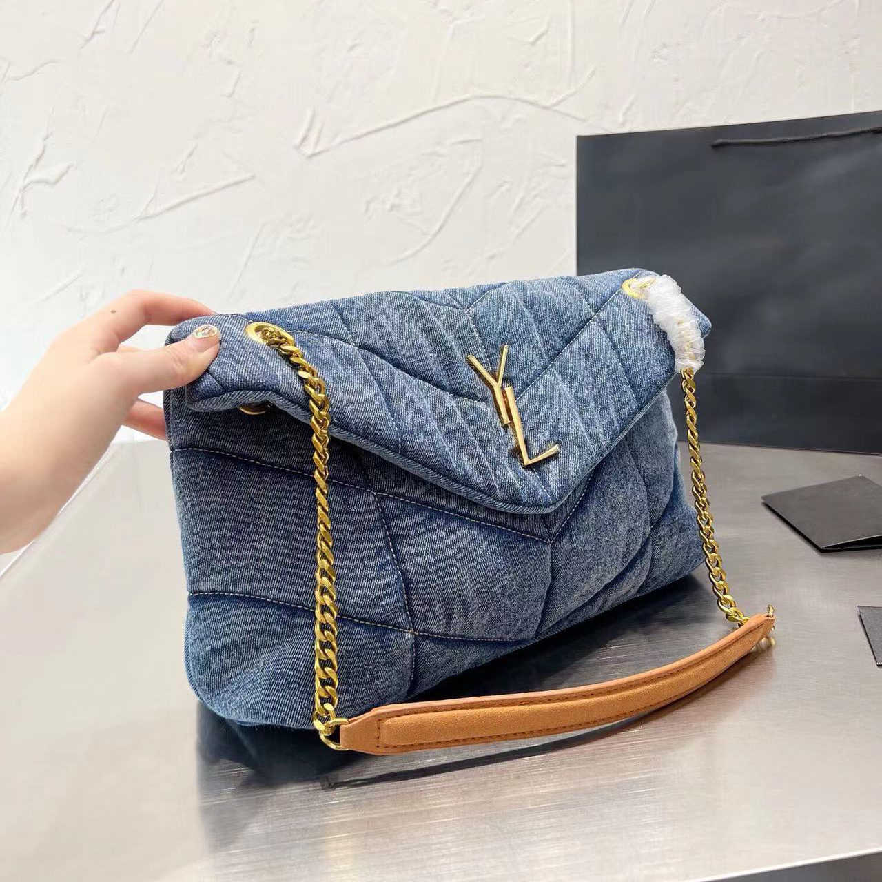 Cosmetic Bags Cases Luxury Designers Bags women handbag shoulder bag lady wallet simple versatile Leisure metal letter leather solid leather Postman handbags, Grey
Cosmetic Bags Cases Luxury Designers Bags women handbag shoulder bag lady wallet simple versatile Leisure metal letter leather solid leather Postman handbags, Grey