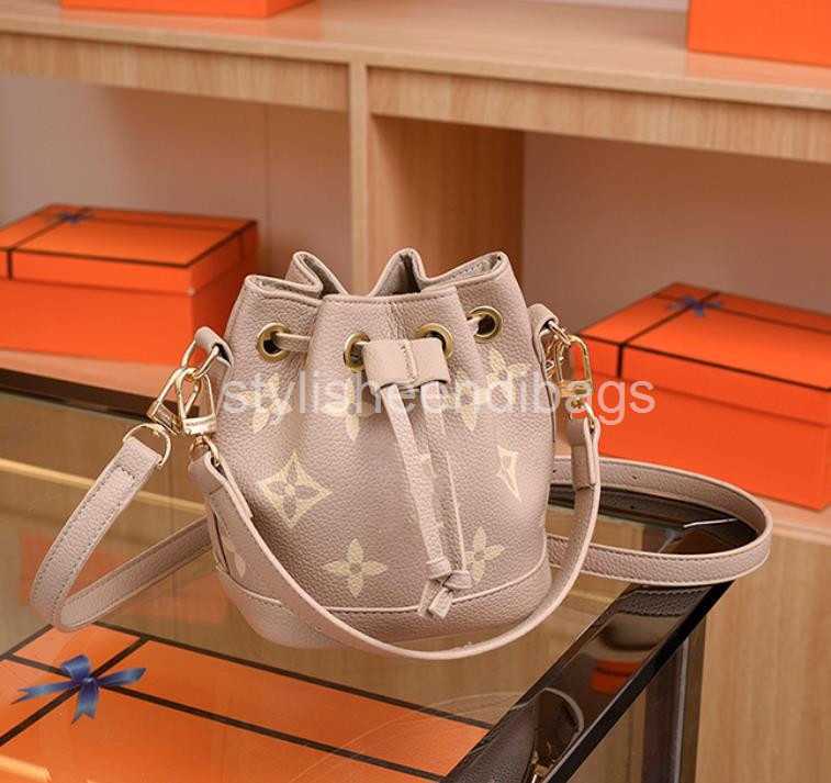 Designer Bags 2024 New Women's fashion casual leather crossbody mini bucket drawstring handbags and shopping bag woman single shoulder bag stylisheendibags, 15x16x12cm
Designer Bags 2024 New Women's fashion casual leather crossbody mini bucket drawstring handbags and shopping bag woman single shoulder bag stylisheendibags, 15x16x12cm