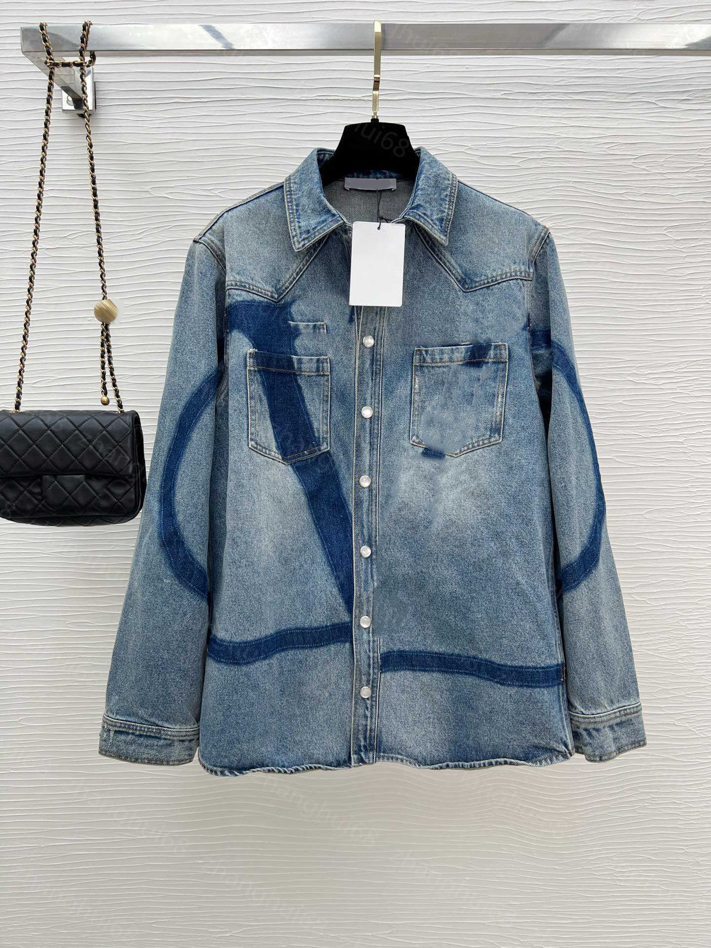 23ss womens jacket womens designer clothing New autumn winter printed denim wash long sleeve jacket High quality Women Clothes
23ss womens jacket womens designer clothing New autumn winter printed denim wash long sleeve jacket High quality Women Clothes
