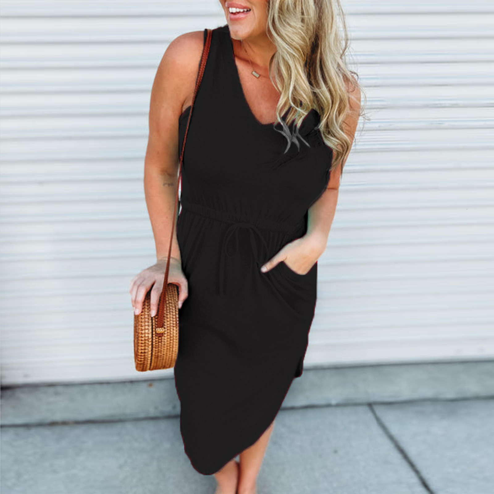 Basic Casual Dresses European And American Sleeveless Summer For Women V Neck Button Down Tie Waist Pocket Mini Vestidos 230627, Black
Basic Casual Dresses European And American Sleeveless Summer For Women V Neck Button Down Tie Waist Pocket Mini Vestidos 230627, Black