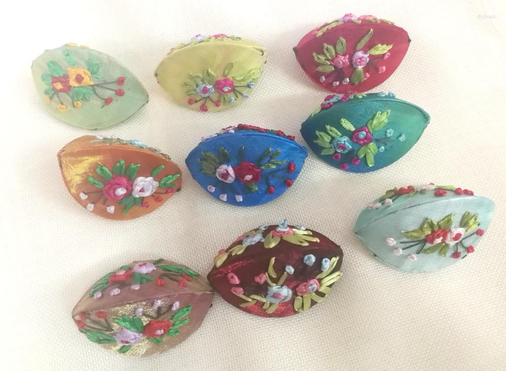 Jewelry Pouches 10pcs Mixed Colors Shell Shape Embroidery Handmade Flower Brocade Silk Coin Bags Purse Rings Bag Earring
Jewelry Pouches 10pcs Mixed Colors Shell Shape Embroidery Handmade Flower Brocade Silk Coin Bags Purse Rings Bag Earring