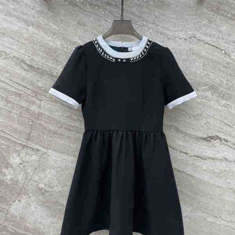 Basic & Casual Dresses Designer 23 Spring/Summer New Contrast Collar Edge Label Sleeve Stitching Diamond Decorative Round Neck Short Dress O0TH, Black7
Basic & Casual Dresses Designer 23 Spring/Summer New Contrast Collar Edge Label Sleeve Stitching Diamond Decorative Round Neck Short Dress O0TH, Black7