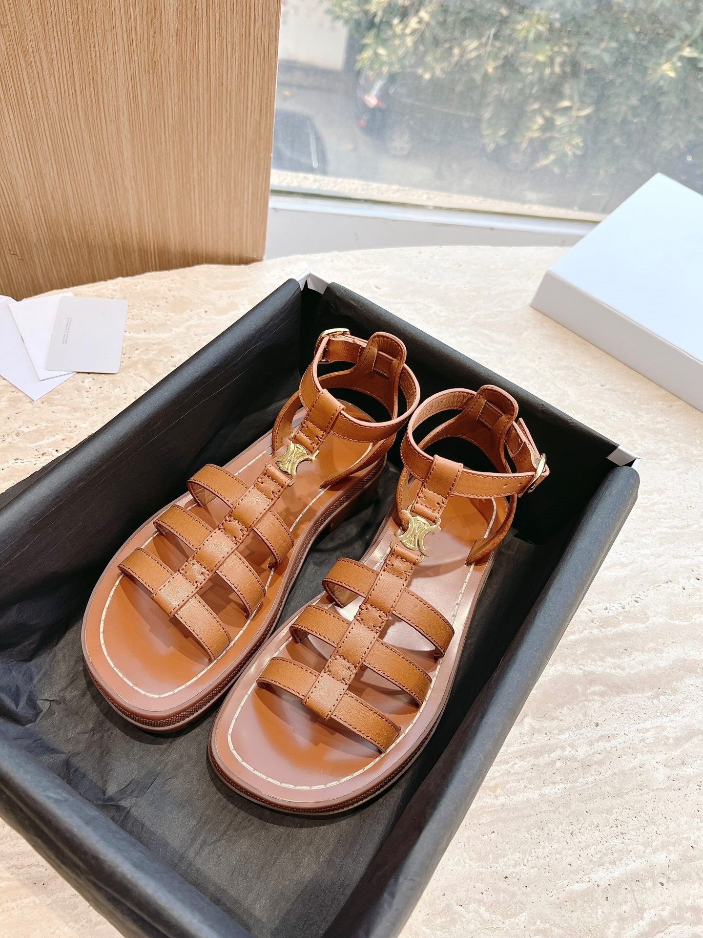 2023 summer Fashion Women Sandals Designer Triomphe Gladiator Sandals Women Luxury Cowhide Leather Adjustable Buckle Strap Slides Slippers
2023 summer Fashion Women Sandals Designer Triomphe Gladiator Sandals Women Luxury Cowhide Leather Adjustable Buckle Strap Slides Slippers