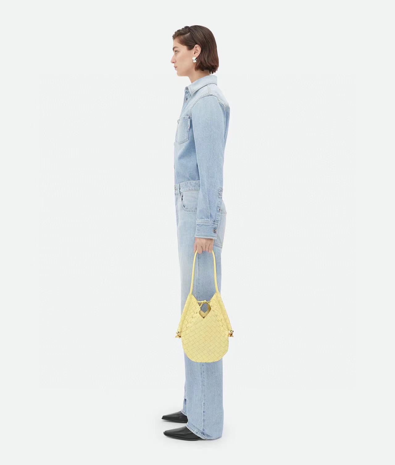 1:1 high quaility latest double zipper camera bag oblique with the vintage print pattern fashion bag
1:1 high quaility latest double zipper camera bag oblique with the vintage print pattern fashion bag