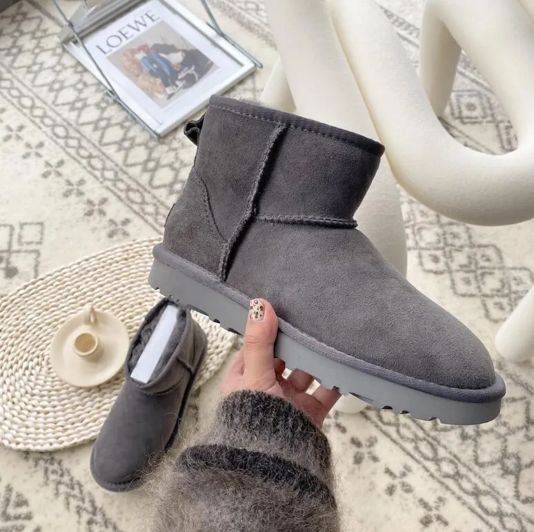 Women Boots Designer Booties Classic Snow boot Chestnut Low Bow Black Grey Pink Navy Blue Ankle Short Winter booties 4cm 35-43
Women Boots Designer Booties Classic Snow boot Chestnut Low Bow Black Grey Pink Navy Blue Ankle Short Winter booties 4cm 35-43
