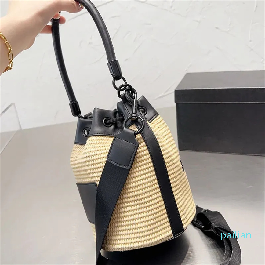 2023 Lady leather bucket bag Womens men Designer tote classic Drawstring shoulder fashion wallet buckets purses handbag
2023 Lady leather bucket bag Womens men Designer tote classic Drawstring shoulder fashion wallet buckets purses handbag