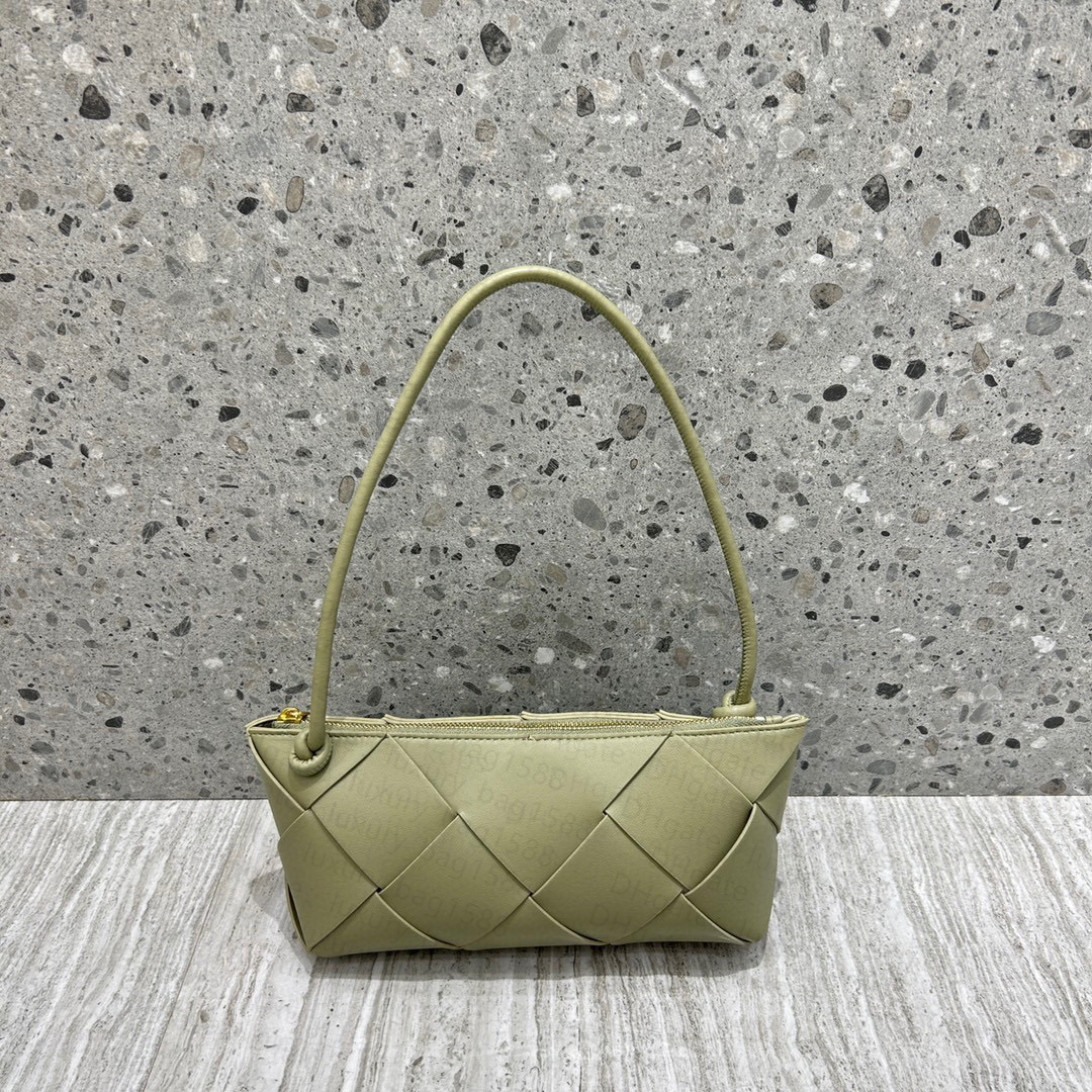 10A Fashion Bag Pouch Dumplings Underarm Bag Women Designer Bag Woven Plaid Leather Shoulder Bag Luxury Zipper Bag, Beige
10A Fashion Bag Pouch Dumplings Underarm Bag Women Designer Bag Woven Plaid Leather Shoulder Bag Luxury Zipper Bag, Beige