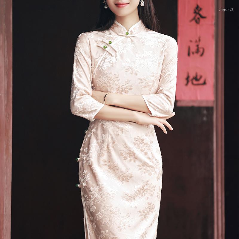 Ethnic Clothing 2023 Summer Chinese Style Ladies Cheongsam Dress Retro Pink Stand Collar Disc Buckle Mid-Length Qipao Fashion Temperament
Ethnic Clothing 2023 Summer Chinese Style Ladies Cheongsam Dress Retro Pink Stand Collar Disc Buckle Mid-Length Qipao Fashion Temperament
