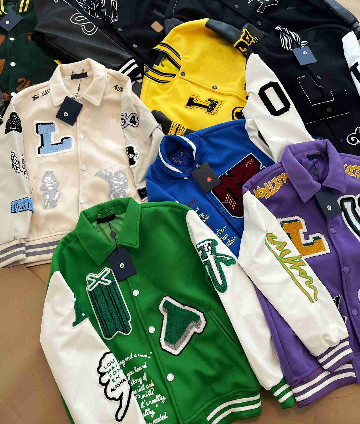 Green Men Jacket Flocking Leather sleeves Baseball Coat Uniform Fashion Jacket Single Breasted Warm Jackets Couples Women Men Varsity Coats Men's Designer Clothing
Green Men Jacket Flocking Leather sleeves Baseball Coat Uniform Fashion Jacket Single Breasted Warm Jackets Couples Women Men Varsity Coats Men's Designer Clothing