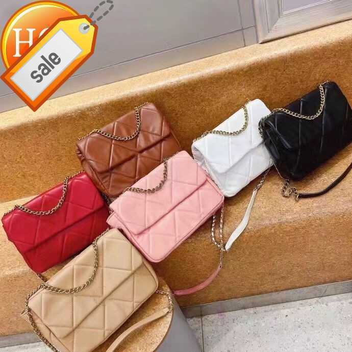 Brand Designer Hand Bill Shoulder Bag Women's New Fashion Retro Texture Soft Leather Diamond Chain Envelope Package Gift Box Factory Direct Sale, Size 28x20x9cm
Brand Designer Hand Bill Shoulder Bag Women's New Fashion Retro Texture Soft Leather Diamond Chain Envelope Package Gift Box Factory Direct Sale, Size 28x20x9cm