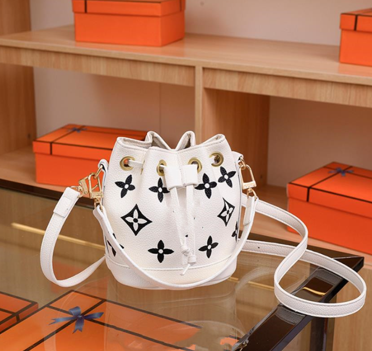 All-match New fashion casual crossbody mini drawstring bucket drawstring hand bags woman single shoulder, 15*16*12cm
All-match New fashion casual crossbody mini drawstring bucket drawstring hand bags woman single shoulder, 15*16*12cm