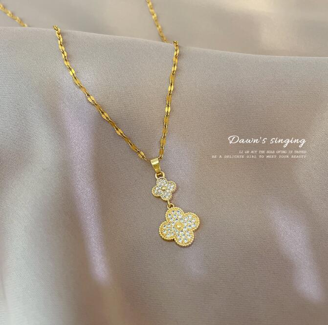 Classic Fashion Pendant Necklaces for Women Elegant 4/Four Leaf Clover Locket Necklace Highly Quality Choker Chains Designer Jewelry 18K Plated Gold Girls Gift
Classic Fashion Pendant Necklaces for Women Elegant 4/Four Leaf Clover Locket Necklace Highly Quality Choker Chains Designer Jewelry 18K Plated Gold Girls Gift