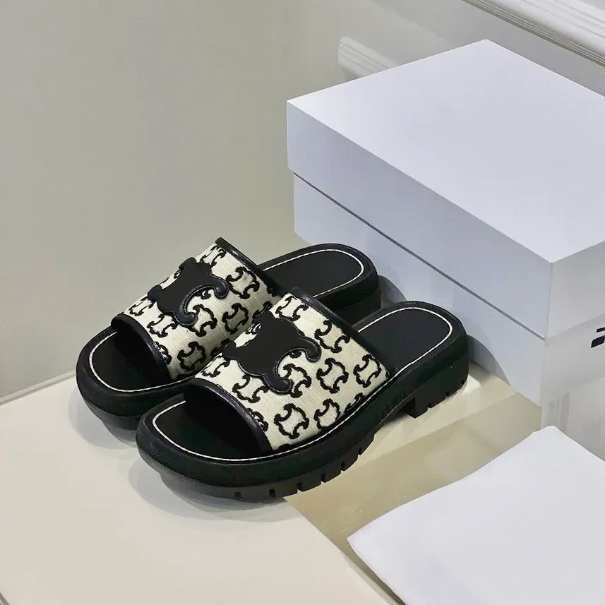 Clea padded flat slides slippers leather insole Platform sandals Canvas Triomphe Stamped open toe luxury designer for women holiday flats sandal factory footwear, Black leather
Clea padded flat slides slippers leather insole Platform sandals Canvas Triomphe Stamped open toe luxury designer for women holiday flats sandal factory footwear, Black leather