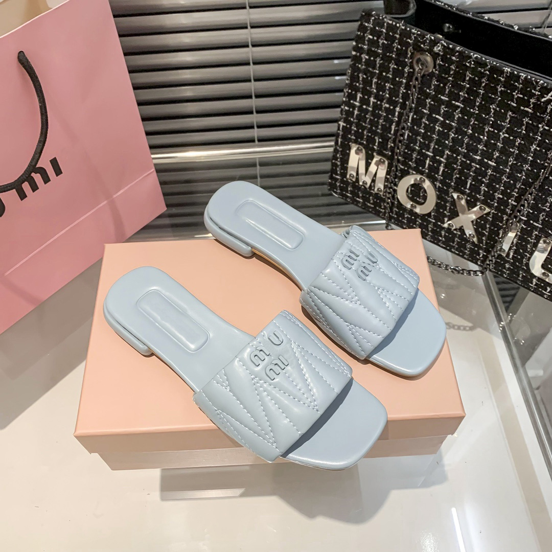 Wholesale Designer slides Sandals Women Luxury Nappa leather Slides Slippers flats Mules Leather Sandals Ladies beach pool slides Outdoor shoes With Box, Pink
Wholesale Designer slides Sandals Women Luxury Nappa leather Slides Slippers flats Mules Leather Sandals Ladies beach pool slides Outdoor shoes With Box, Pink