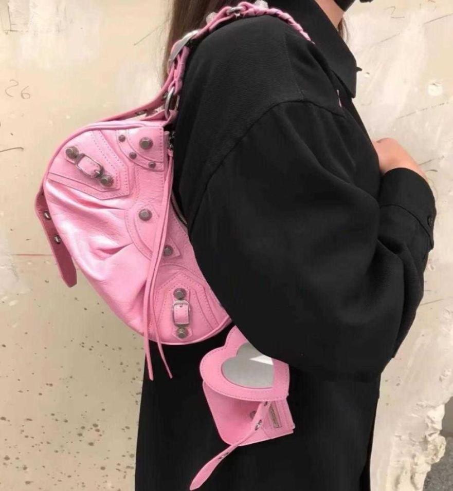 Women Handbags Classic Motorcycle Bags Element Design Rivet Leather Half Crescent Le Cagole Saddle Single Shoulder Diagonal Strap 1367063, Red
Women Handbags Classic Motorcycle Bags Element Design Rivet Leather Half Crescent Le Cagole Saddle Single Shoulder Diagonal Strap 1367063, Red