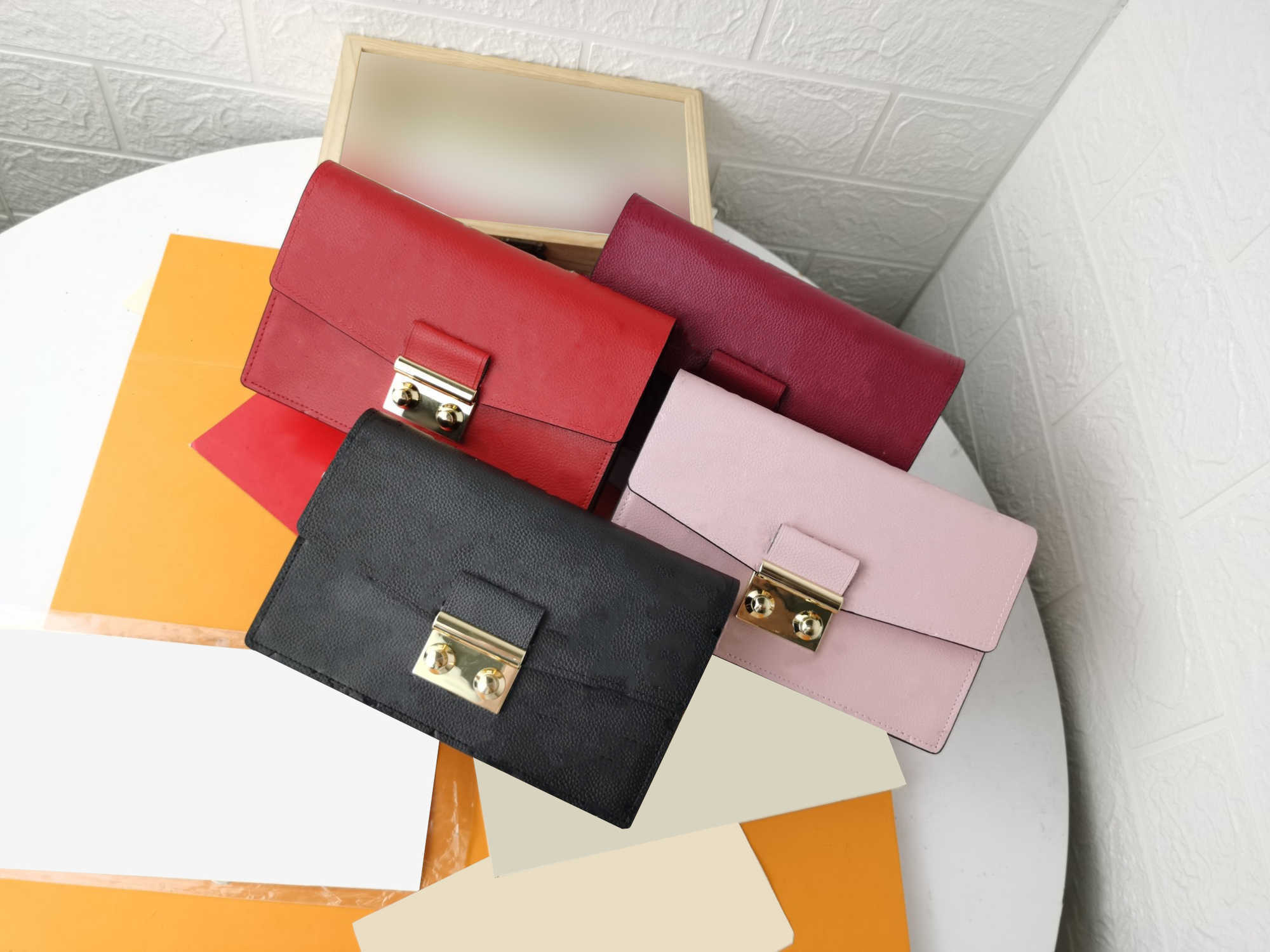Lvity Top quality leather CROISETTE Shoulder Bag Women's men tote Messenger crossbody Bags Luxury Designer Nylon fashion wallet Camera Cases card, Black embossed
Lvity Top quality leather CROISETTE Shoulder Bag Women's men tote Messenger crossbody Bags Luxury Designer Nylon fashion wallet Camera Cases card, Black embossed