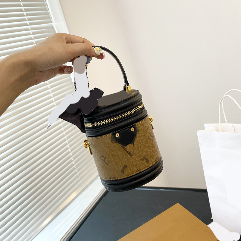 Classic L Letter Mini bucket bag Fashion crossbody Men Designer sling bags New Womens Shoulder Cross Body Handbag Store Small Bags, Khaki
Classic L Letter Mini bucket bag Fashion crossbody Men Designer sling bags New Womens Shoulder Cross Body Handbag Store Small Bags, Khaki