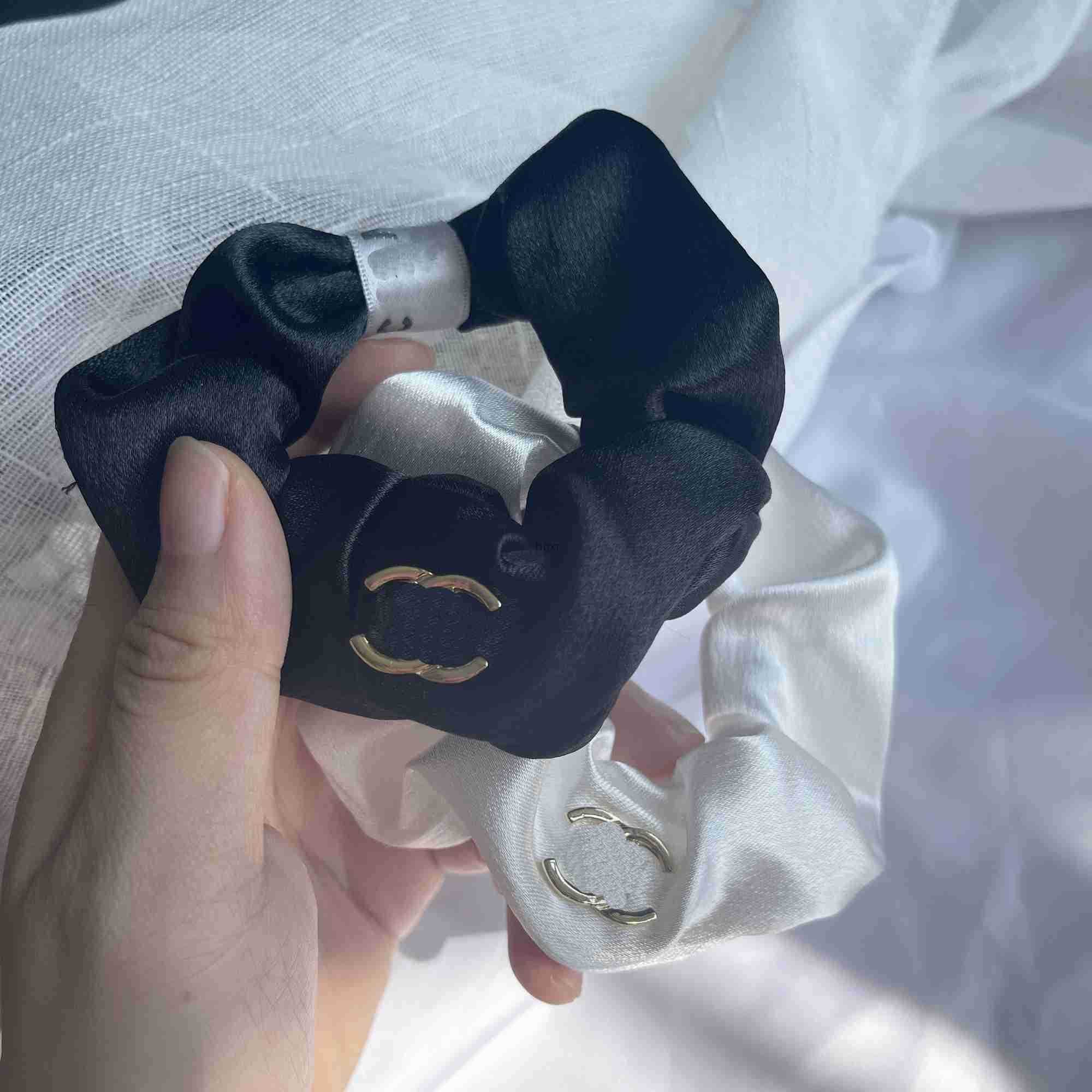 Luxury Designer Headbands Women Multicolor Black Gold Brand Korean Simple FF Letter Headband Fashion Sport Hair Bands Headwraps For Head Accessories Gifts, Blue
Luxury Designer Headbands Women Multicolor Black Gold Brand Korean Simple FF Letter Headband Fashion Sport Hair Bands Headwraps For Head Accessories Gifts, Blue