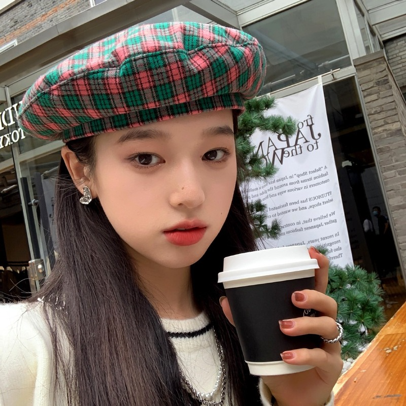 New Japanese Plaid Beret Fashion All-match Autumn and Winter British Retro Ins Niche Painter Hat Cute Berets Cap for Women
New Japanese Plaid Beret Fashion All-match Autumn and Winter British Retro Ins Niche Painter Hat Cute Berets Cap for Women