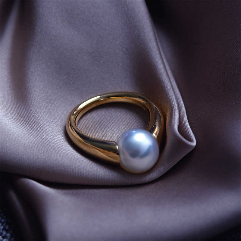 Internet celebrity Cruel and Beautiful Medieval Heavy Industry Solid Inlaid Carti Antique Jewelry Same Style Pearl Ring 18K Gold Australian White
Internet celebrity Cruel and Beautiful Medieval Heavy Industry Solid Inlaid Carti Antique Jewelry Same Style Pearl Ring 18K Gold Australian White