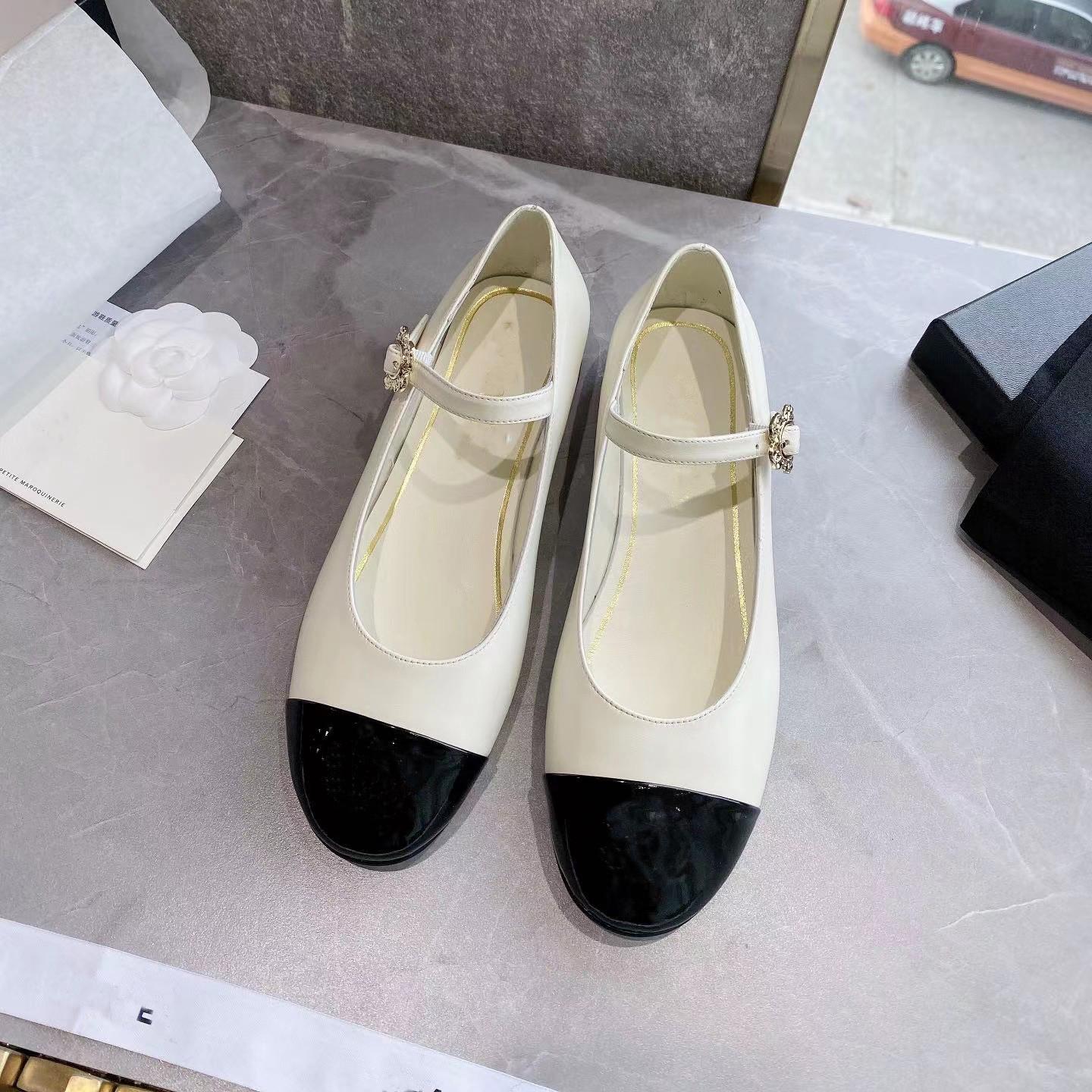 2023ss womens sandals designer flat heels comfortable sandals formal attire with a c flower buckle vintage mary Jane shoes dance, White
2023ss womens sandals designer flat heels comfortable sandals formal attire with a c flower buckle vintage mary Jane shoes dance, White