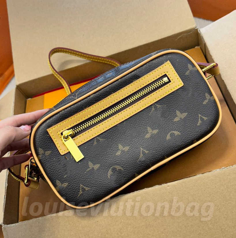 Shoulder Bags Retro French Double Pocket Woman Camera Bag Genuine Leather Chain Famous Designer Handbags High Capacity Outdoor Sacoche Stree 103726
Shoulder Bags Retro French Double Pocket Woman Camera Bag Genuine Leather Chain Famous Designer Handbags High Capacity Outdoor Sacoche Stree 103726