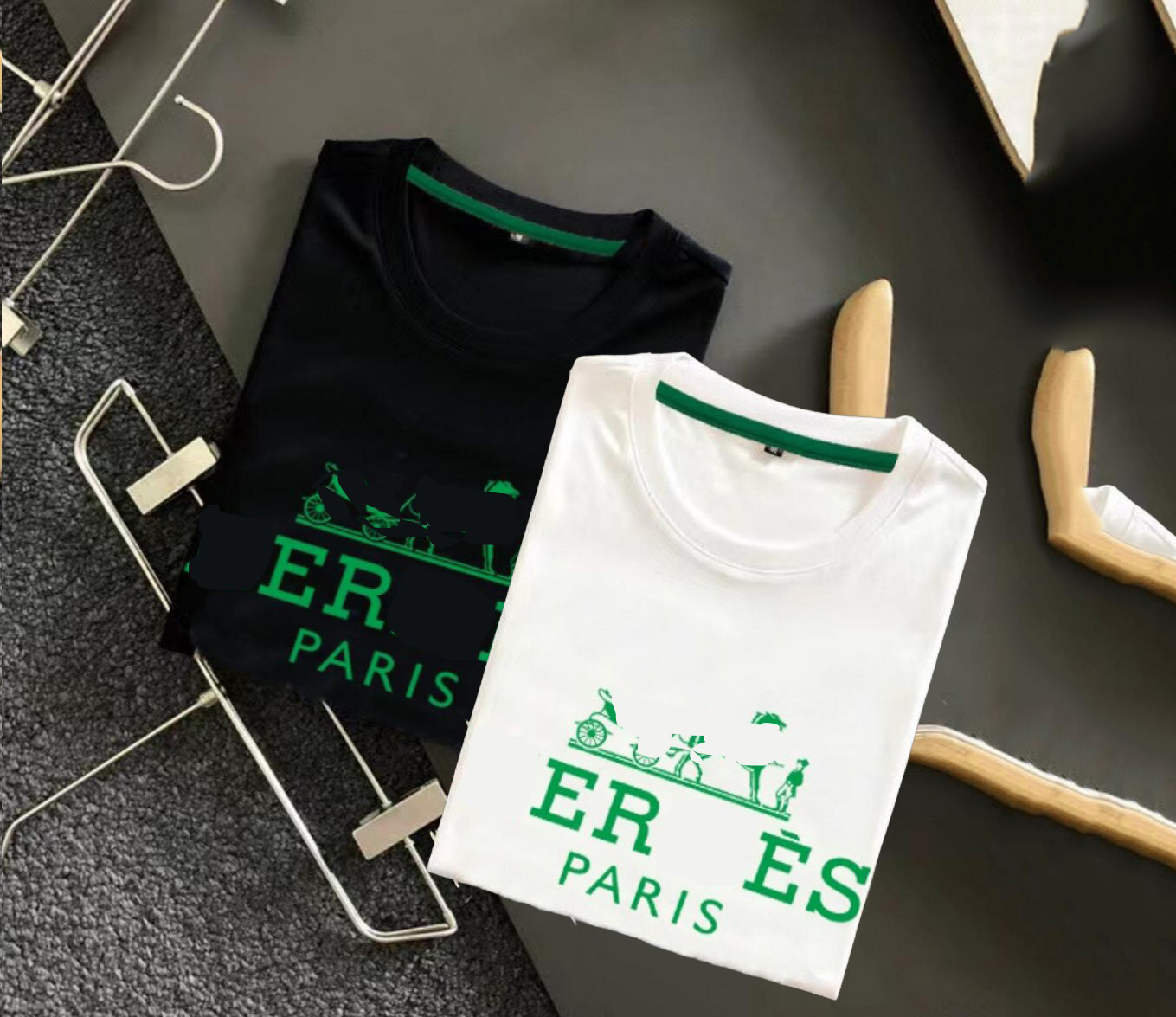 Summer Men Tees Designer T shirt Round Neck Short Sleeves Letter Printed Couple Black White Tshirt Casual Tops
Summer Men Tees Designer T shirt Round Neck Short Sleeves Letter Printed Couple Black White Tshirt Casual Tops