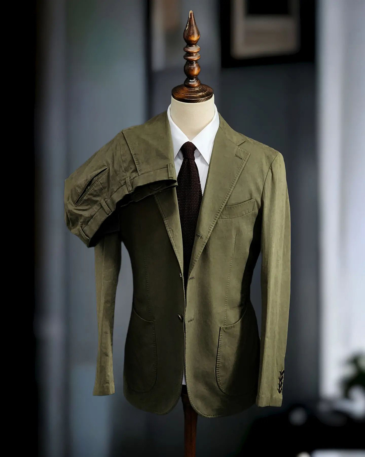 2023 Men Groom Tuxedos Slim Fit Peaked Lapel Business Formal Tuxedo Professional Grooms Wedding Dress Suit 2 Pieces Blazer Pants Costume Homme
