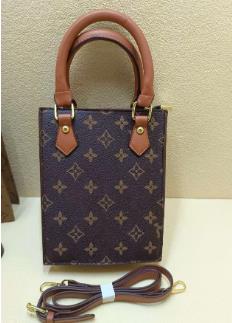 New leather Presbyterian Tote bag Big brand all fashion hand crossbody MINI small bags Wholesale
New leather Presbyterian Tote bag Big brand all fashion hand crossbody MINI small bags Wholesale