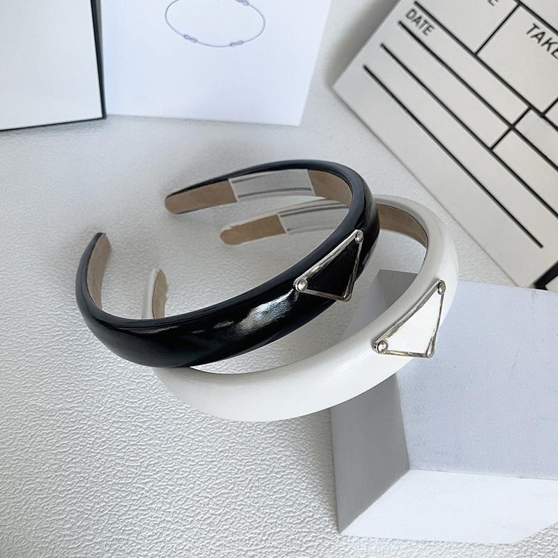 Luxury Designer Leather Headbands Hair Bands For Women Girls Brand Elastic Letter P Headband Sports Fitness Headband Head Wrap
Luxury Designer Leather Headbands Hair Bands For Women Girls Brand Elastic Letter P Headband Sports Fitness Headband Head Wrap
