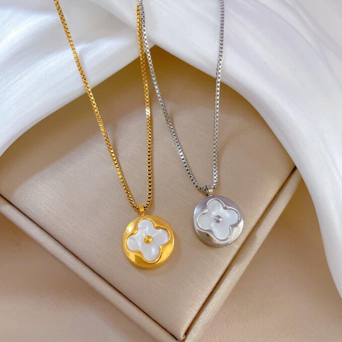 Fashion Classic Pendant Necklaces for Women Elegant 4/Four Leaf Clover Locket Necklace Highly Quality Choker Chains Jewelry 18K Plated Gold Girls Gift
Fashion Classic Pendant Necklaces for Women Elegant 4/Four Leaf Clover Locket Necklace Highly Quality Choker Chains Jewelry 18K Plated Gold Girls Gift