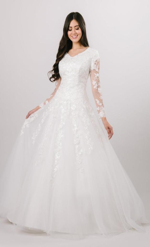2020 New Aline Modest Wedding Dresses With Long Sheer Sleeves V Neck Sequined Lace Tulle Dropped Waist Buttons Back Religious Bri9035382, White
2020 New Aline Modest Wedding Dresses With Long Sheer Sleeves V Neck Sequined Lace Tulle Dropped Waist Buttons Back Religious Bri9035382, White