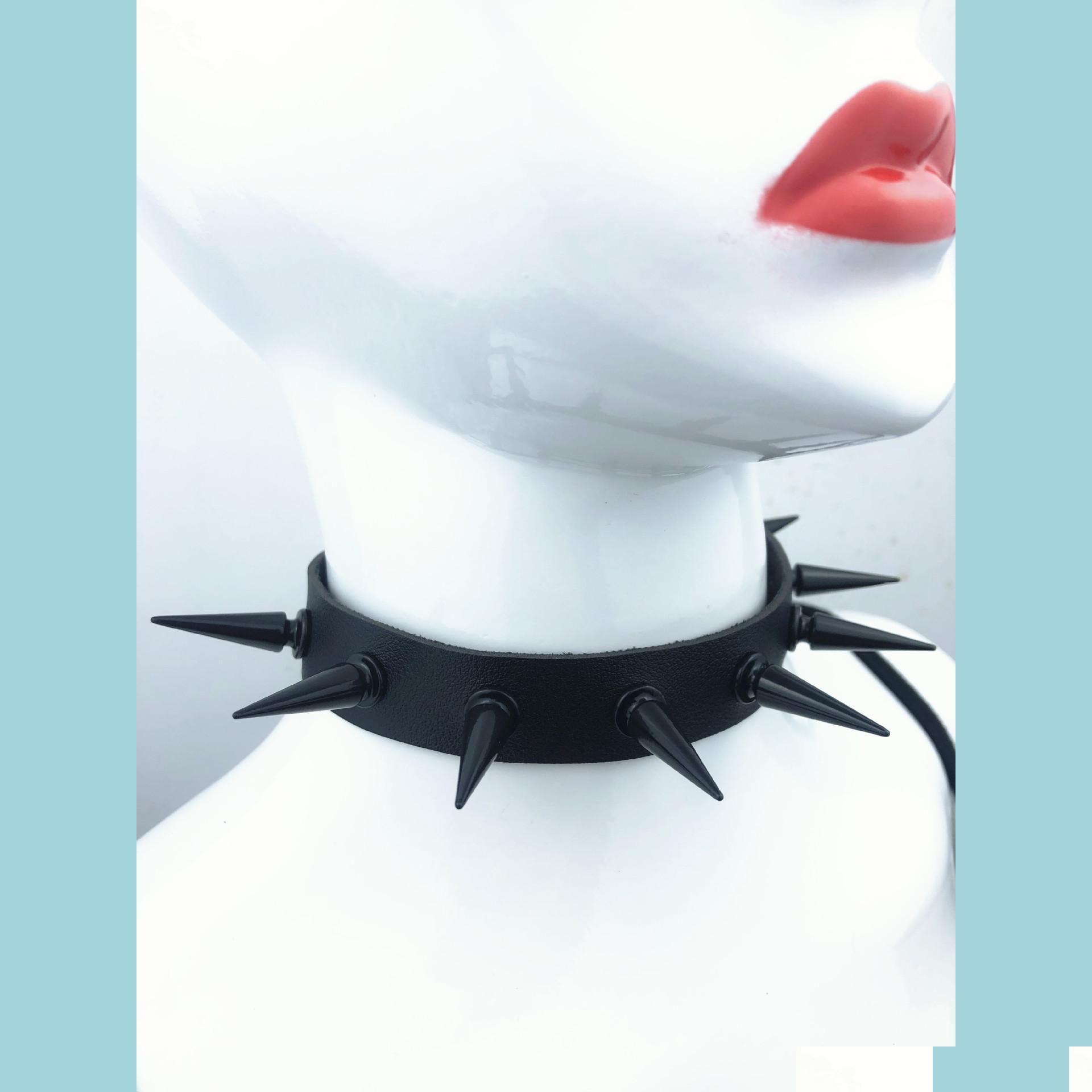 Chokers Gothic Black Spiked Punk Choker Collar Spikes Rivets Studded Chocker Necklace For Women Men Bondage Cosplay Goth Jewelry Dro Dh4Sx
Chokers Gothic Black Spiked Punk Choker Collar Spikes Rivets Studded Chocker Necklace For Women Men Bondage Cosplay Goth Jewelry Dro Dh4Sx