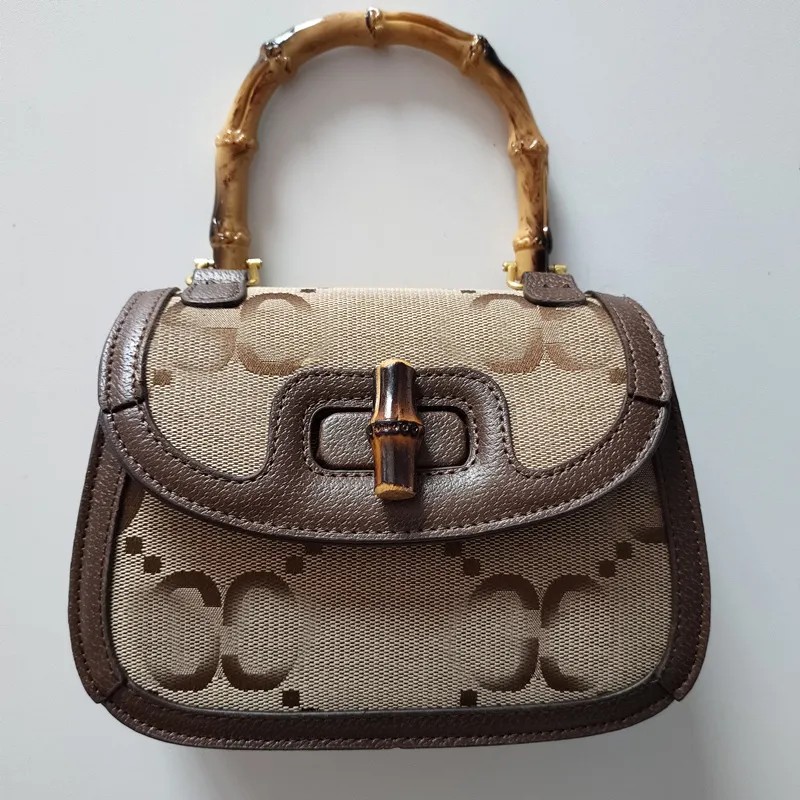 Bamboo bag shoulder Bags Luxurys designers Lady Women handbag rounded bags versatile printed rounding cake bag Women Messenger Bags, Box
Bamboo bag shoulder Bags Luxurys designers Lady Women handbag rounded bags versatile printed rounding cake bag Women Messenger Bags, Box
